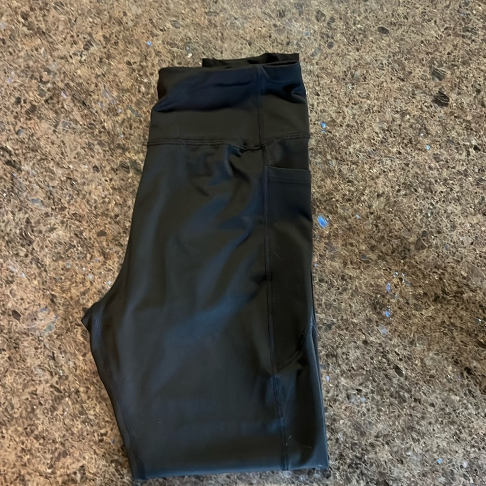 Women’s medium black athletic tights with side pockets